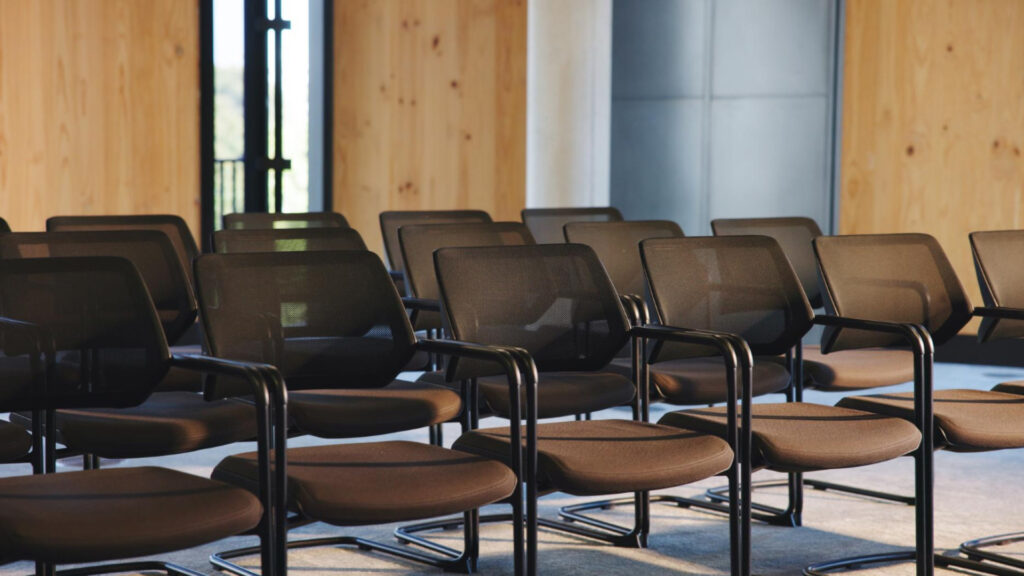 Mobilier événementiel professionnel : optimiser son espace d’exposition
